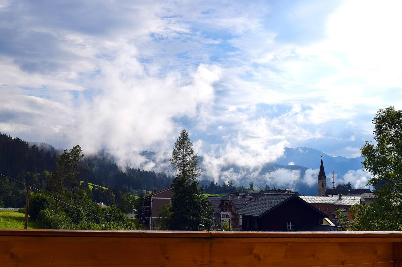 Hotel Kronenhirsch Russbach am Pass Gschütt Eksteriør billede