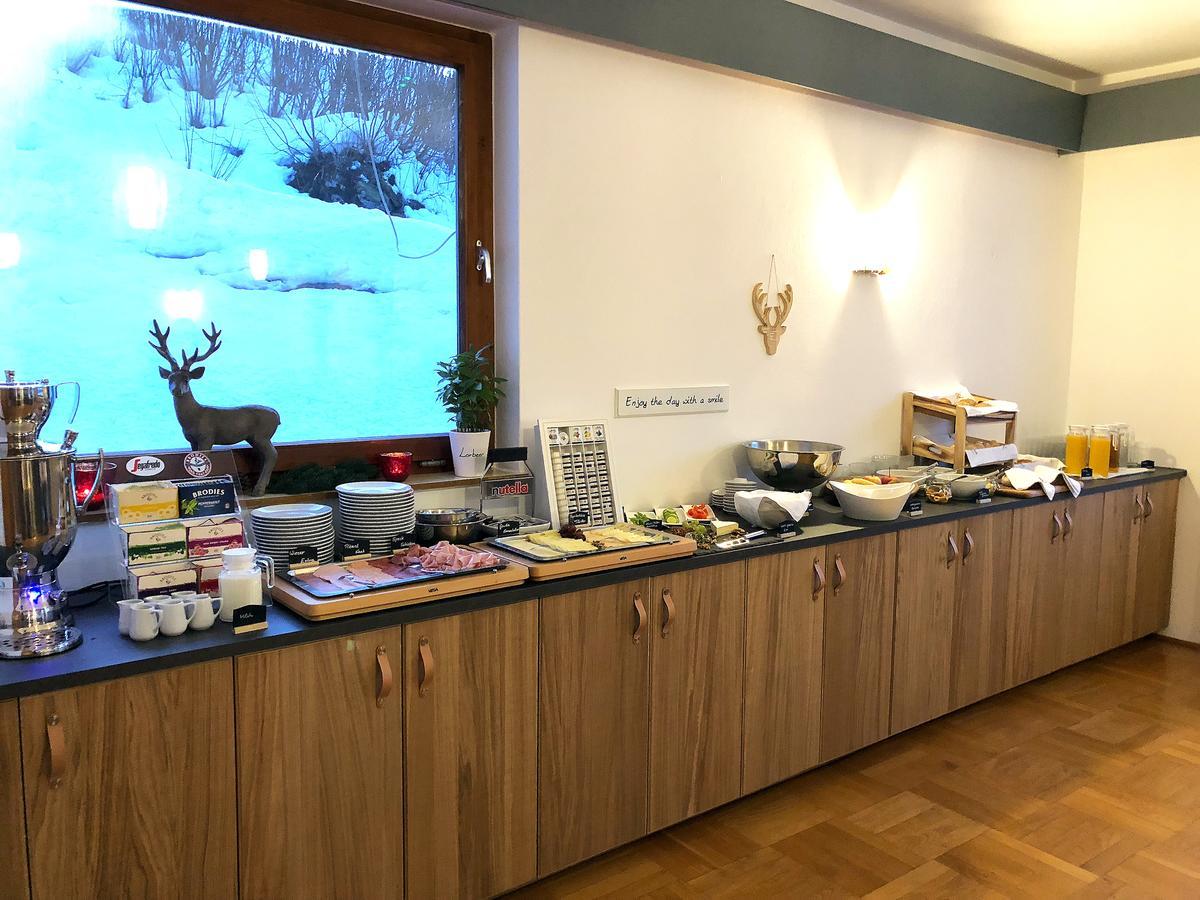 Hotel Kronenhirsch Russbach am Pass Gschütt Eksteriør billede