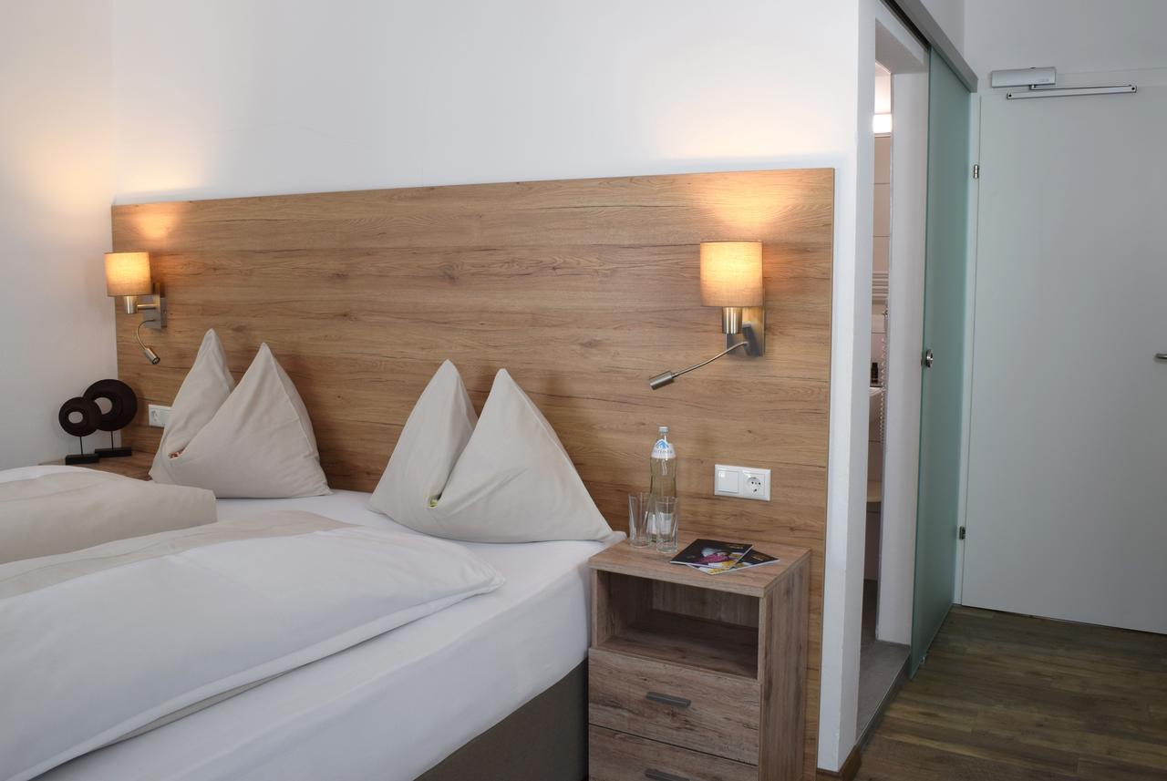 Hotel Kronenhirsch Russbach am Pass Gschütt Eksteriør billede