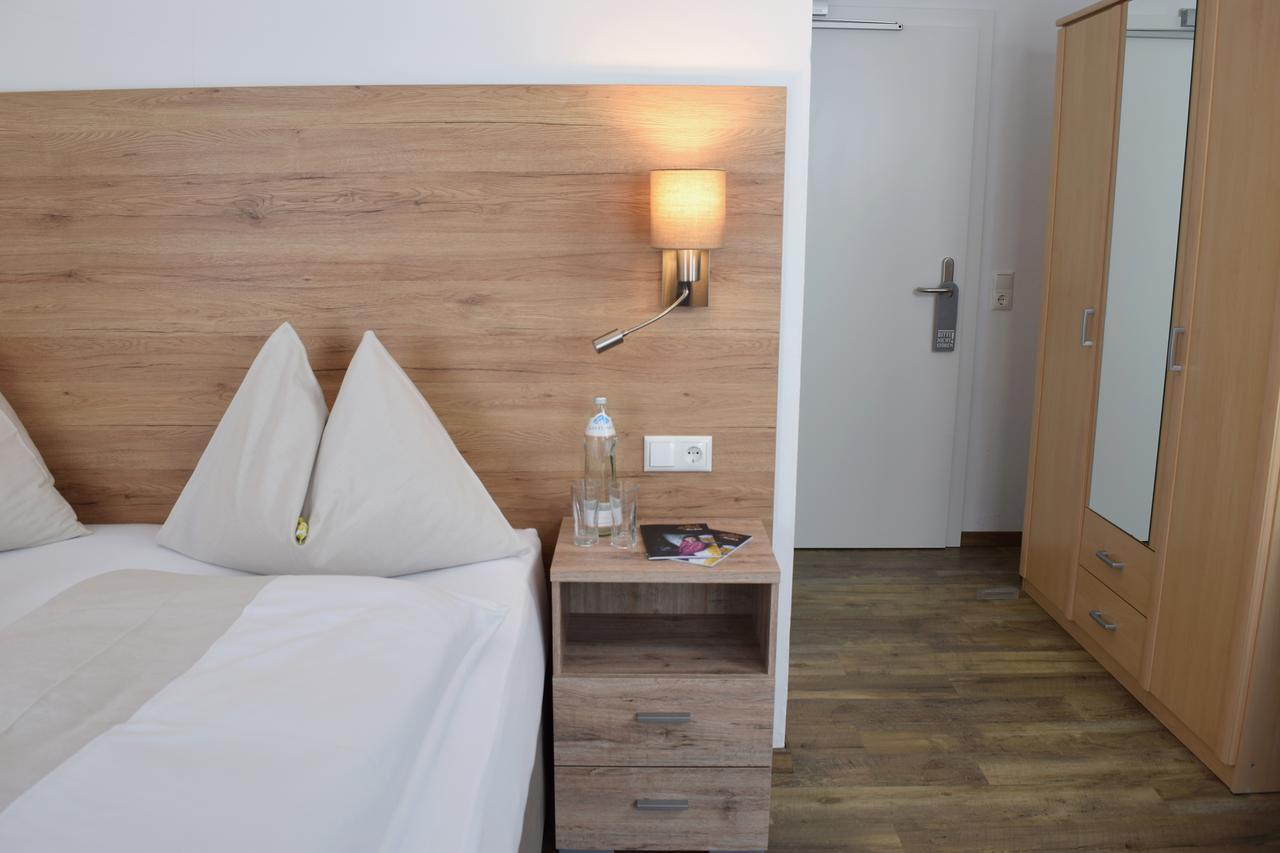 Hotel Kronenhirsch Russbach am Pass Gschütt Eksteriør billede