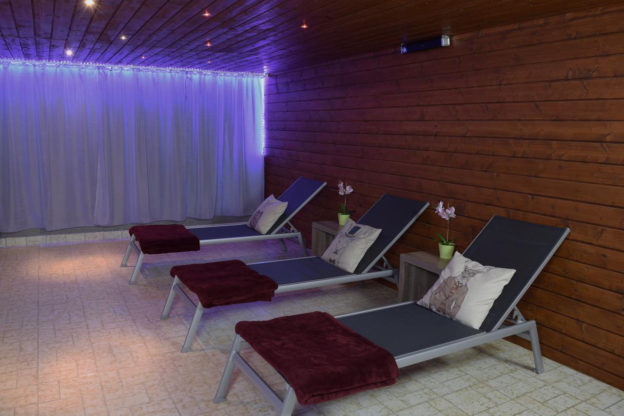 Hotel Kronenhirsch Russbach am Pass Gschütt Eksteriør billede