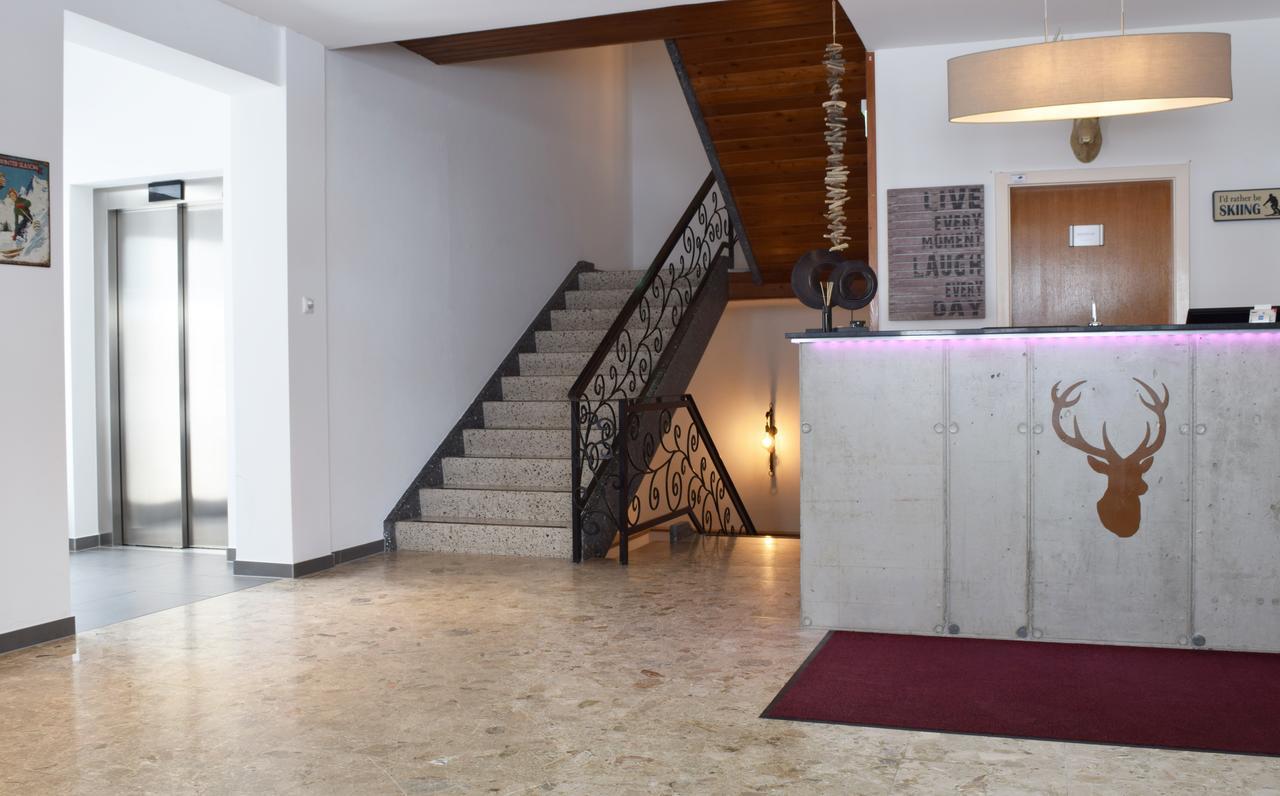 Hotel Kronenhirsch Russbach am Pass Gschütt Eksteriør billede