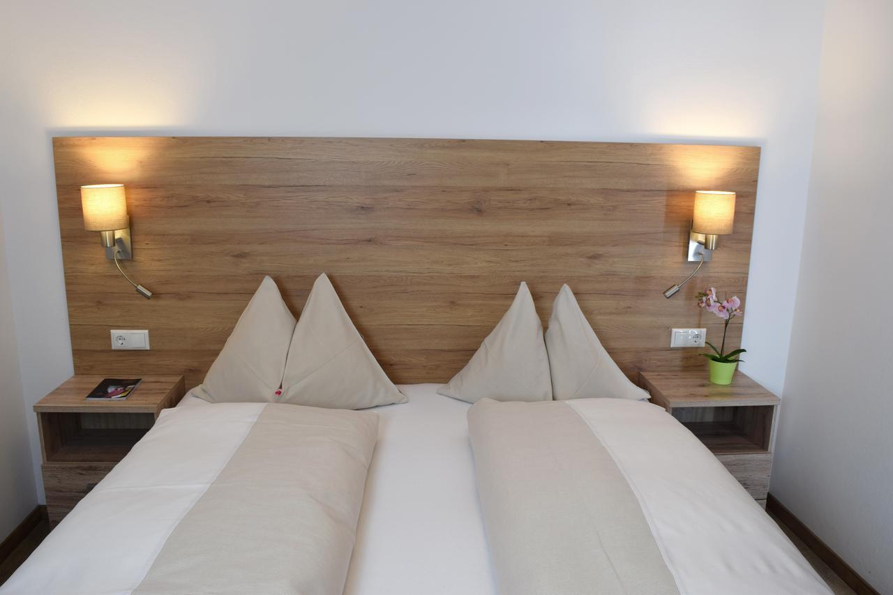 Hotel Kronenhirsch Russbach am Pass Gschütt Eksteriør billede