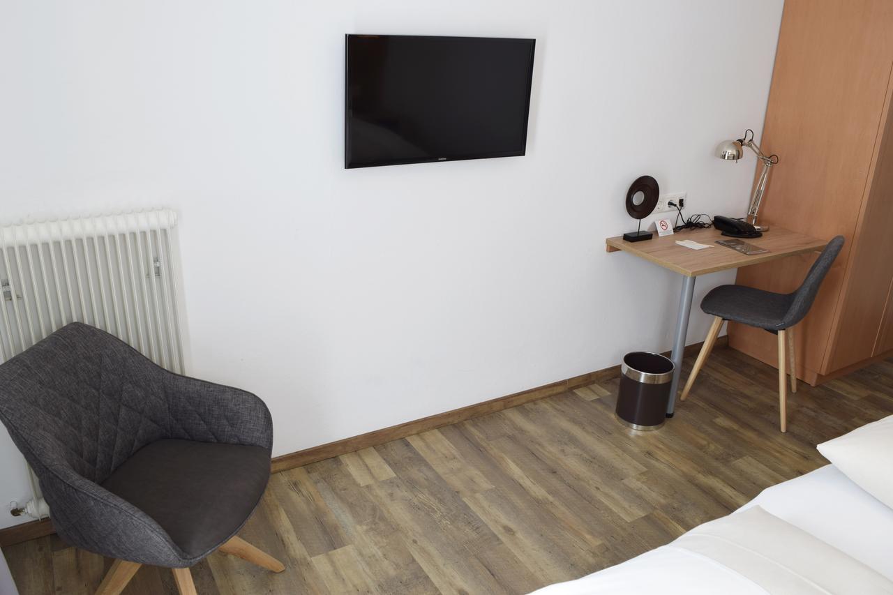 Hotel Kronenhirsch Russbach am Pass Gschütt Eksteriør billede
