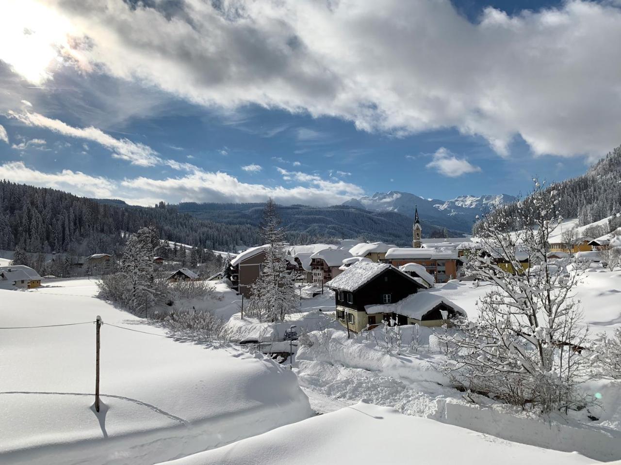 Hotel Kronenhirsch Russbach am Pass Gschütt Eksteriør billede