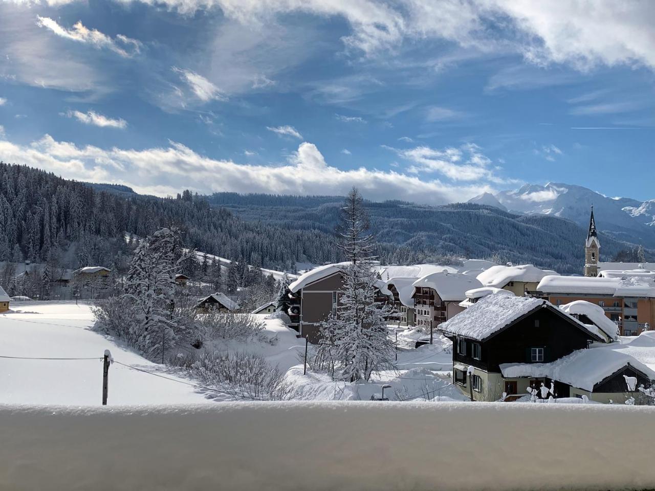 Hotel Kronenhirsch Russbach am Pass Gschütt Eksteriør billede