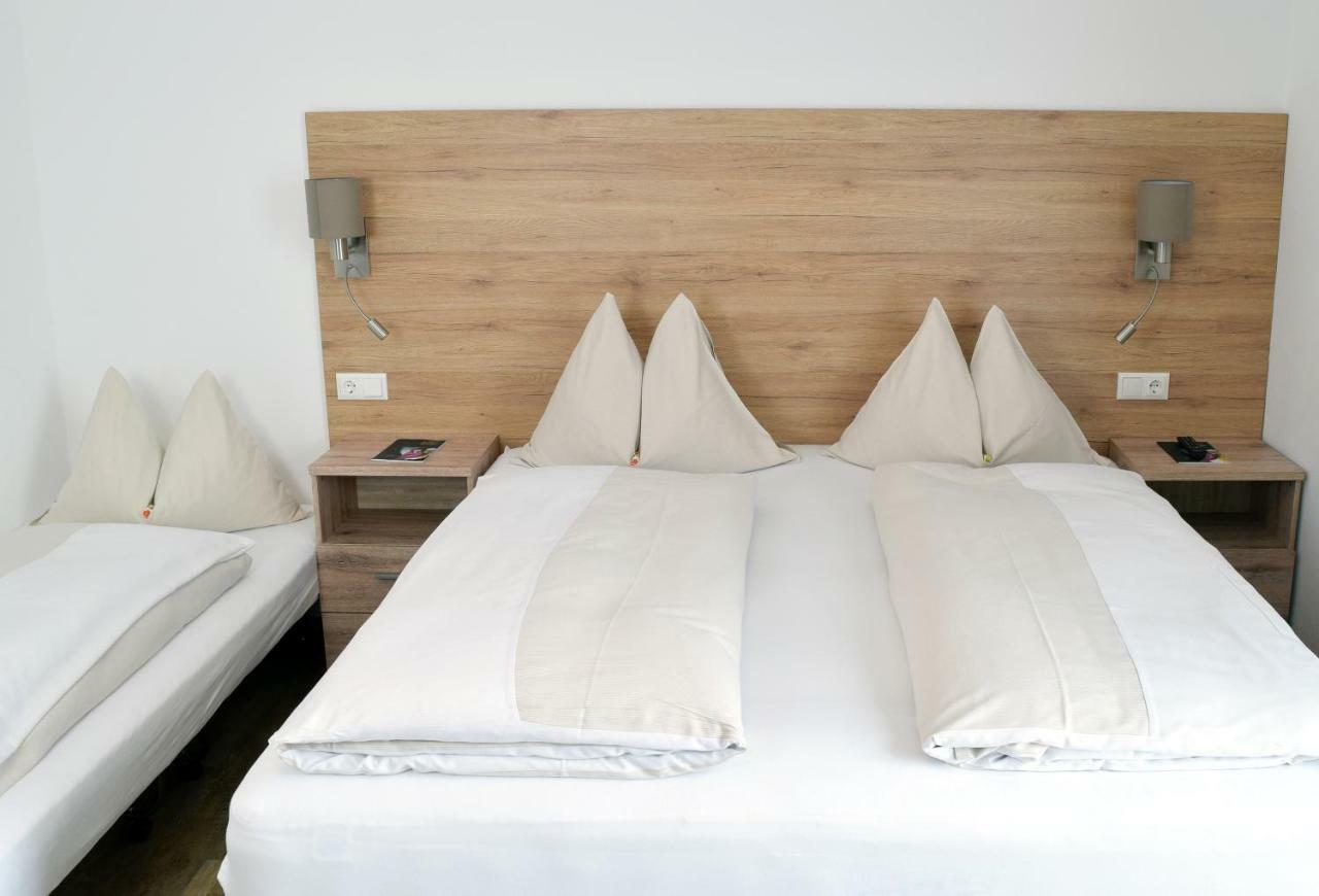 Hotel Kronenhirsch Russbach am Pass Gschütt Eksteriør billede